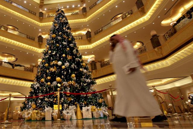 emirates-palace-xmas-tree